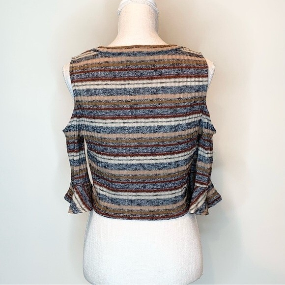 NWT BCBG Boho Y2K Open Shoulder Neutral Stiped Bell Sleeve Top S - Picture 4 of 9